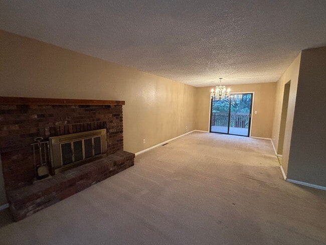 Building Photo - Westside 3 Bedroom Home in D20