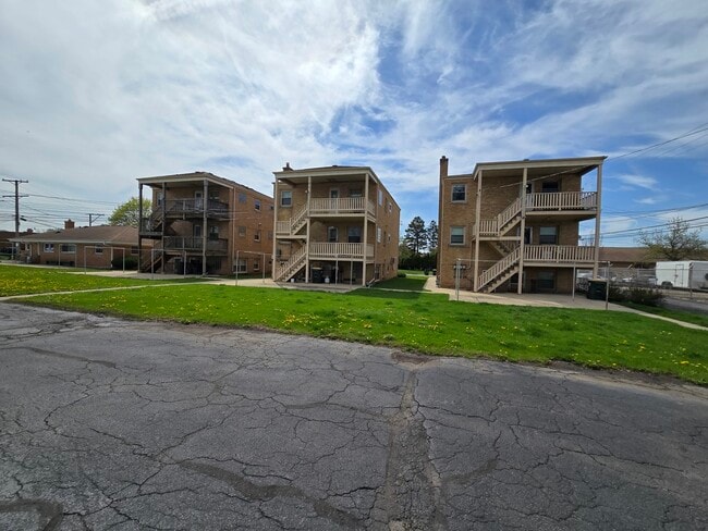 Building Photo - 7126 W Jarvis Ave