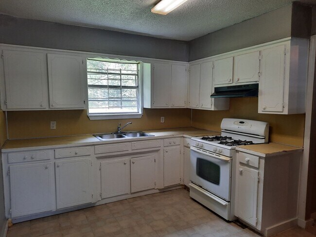 Building Photo - 3215 Tower Drive, Shreveport, LA  71107
