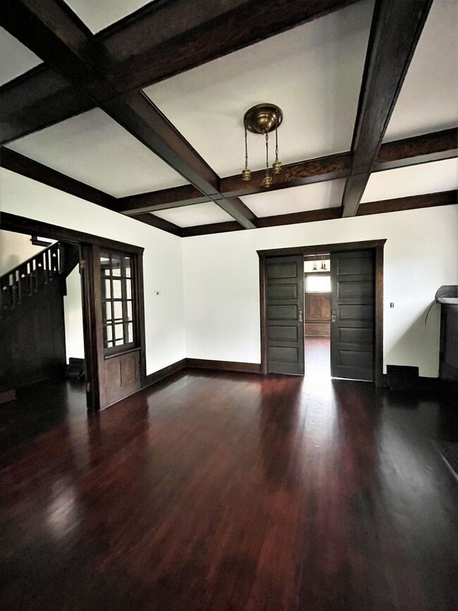 Building Photo - 4 Bedroom Home