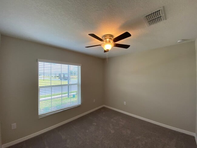 Building Photo - Freedom Crossing Preserve 4/2/2 **WON'T LAST**