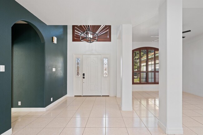 Building Photo - 206 Saddle Blanket