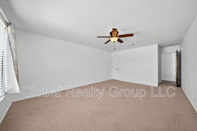 Building Photo - 215 Chisholm Trail