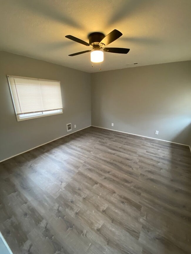 Building Photo - 3 Bedroom 1 Bath Home