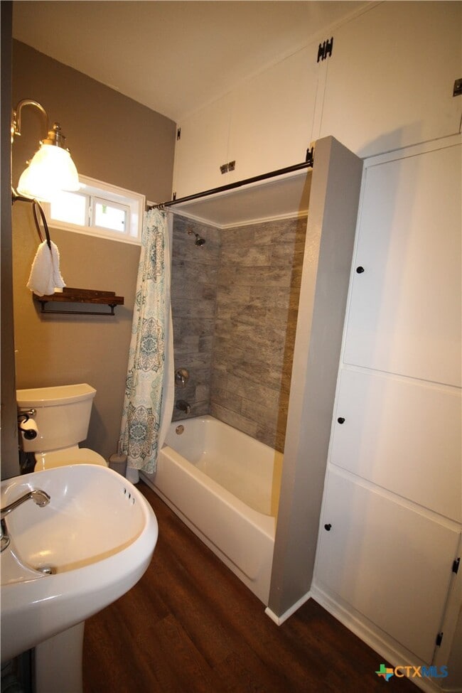 Building Photo - 516 E Mountain St