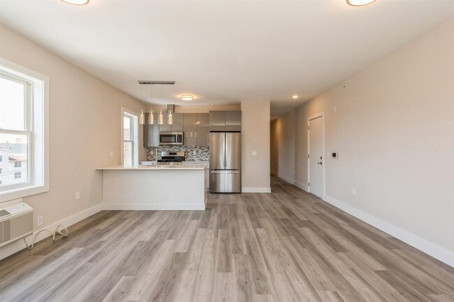 Building Photo - 6108 Hudson Ave