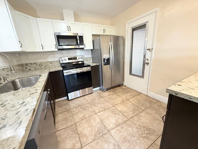 Building Photo - 7711 SW 56th St