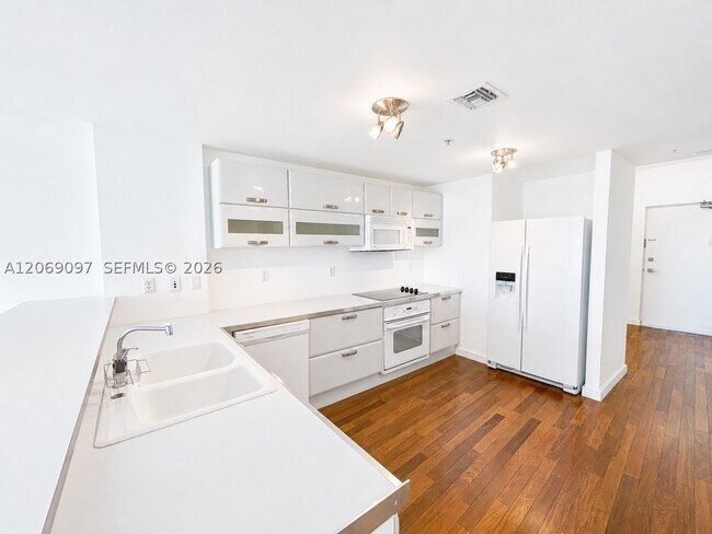 Building Photo - 6580 Indian Creek Dr