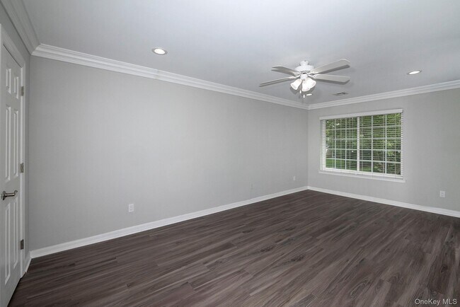 Building Photo - 3705 Townehouse Dr