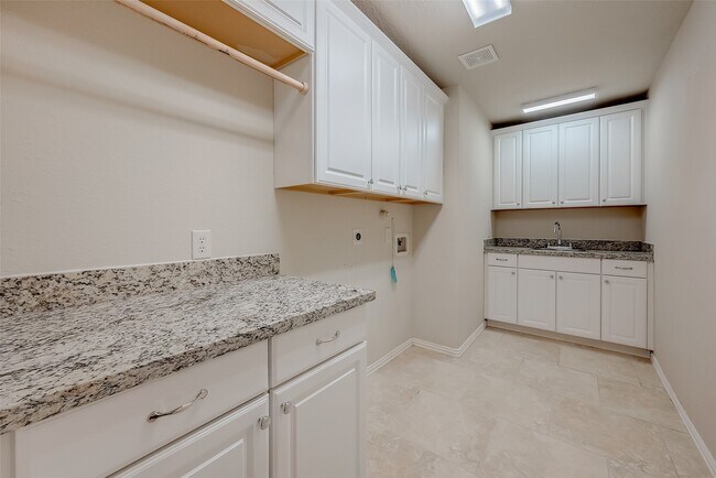 Building Photo - 7206 Spring Meadow Ln