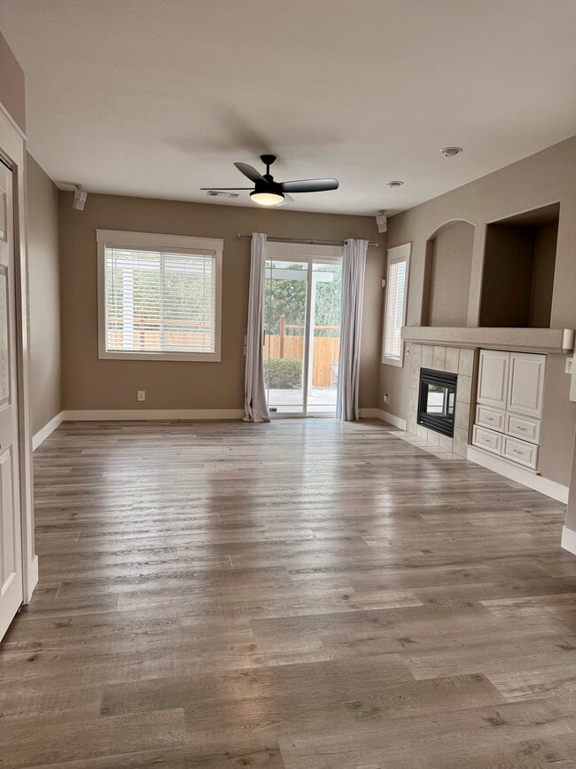Building Photo - 7467 Earlsmoore Dr