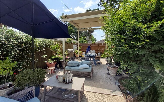 Building Photo - 4423 Meyerwood Dr