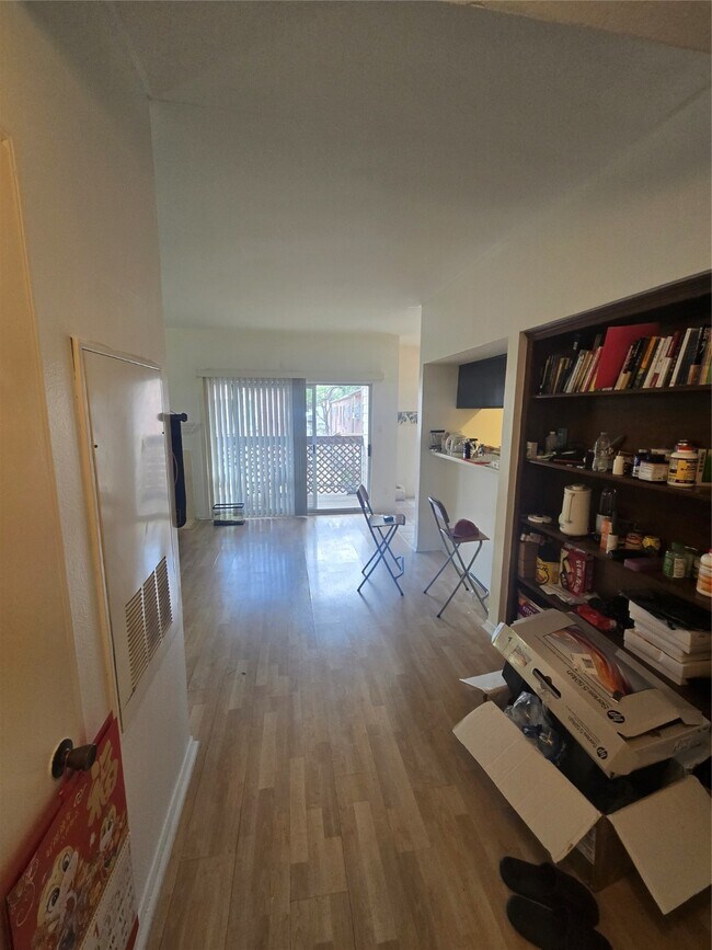 Building Photo - 6500 Harbor Town Dr