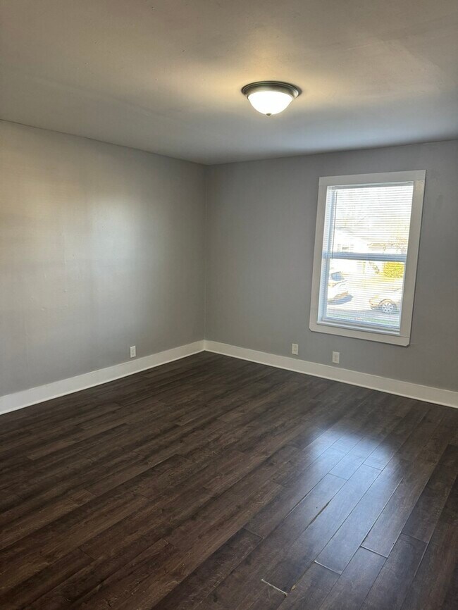 Building Photo - 1609 17th Ave N