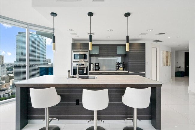 Building Photo - 200 Biscayne Blvd Way