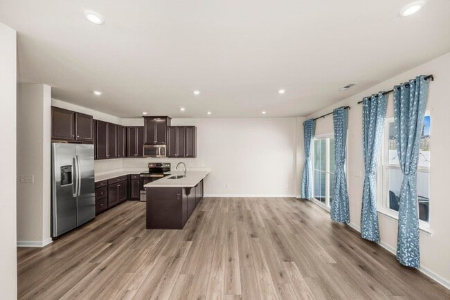 Building Photo - 247 Pryor Dr