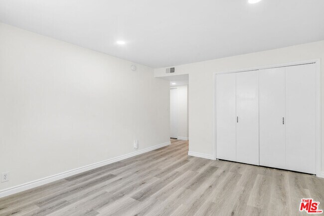Building Photo - 10634 Holman Ave