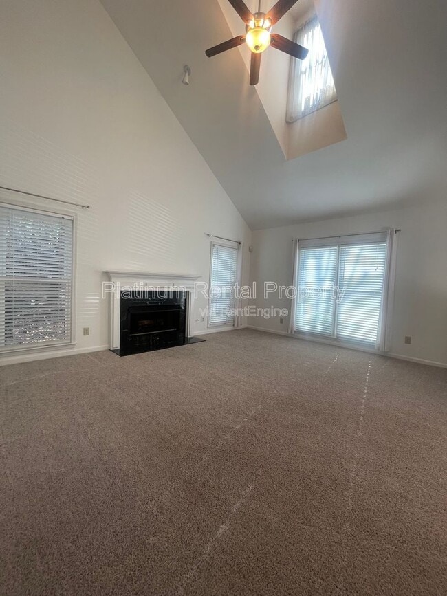 Building Photo - 940 Club Chase Ct