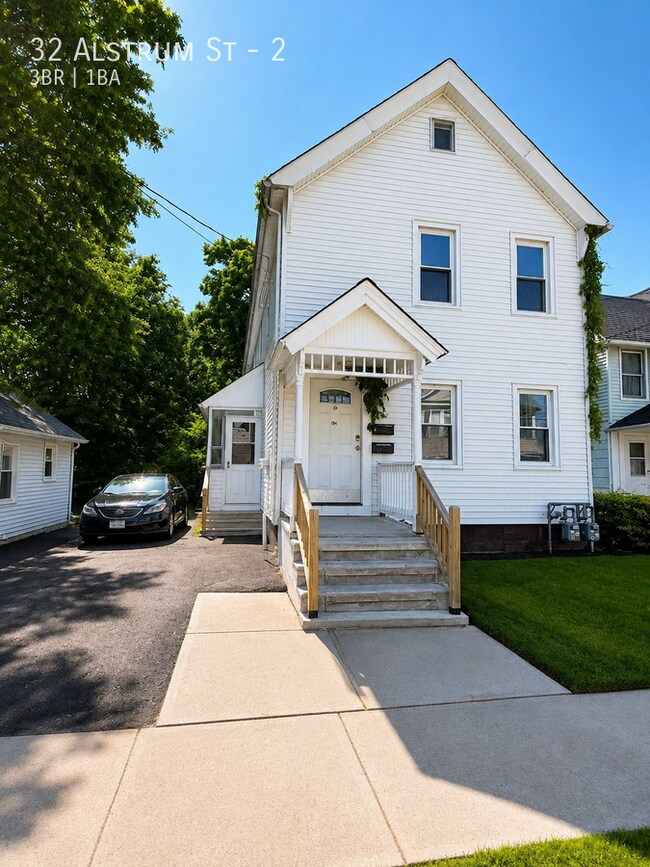 Building Photo - 32 Alstrum St