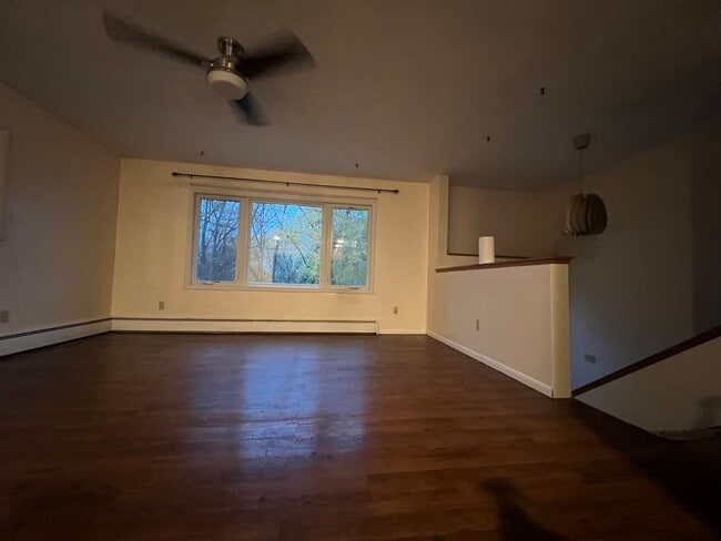 Building Photo - 303 Melody Ln