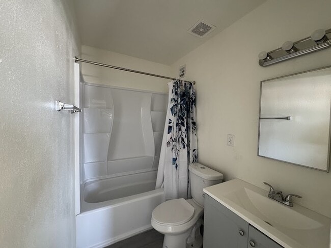 Building Photo - Central Phoenix 4 Bedroom Townhome