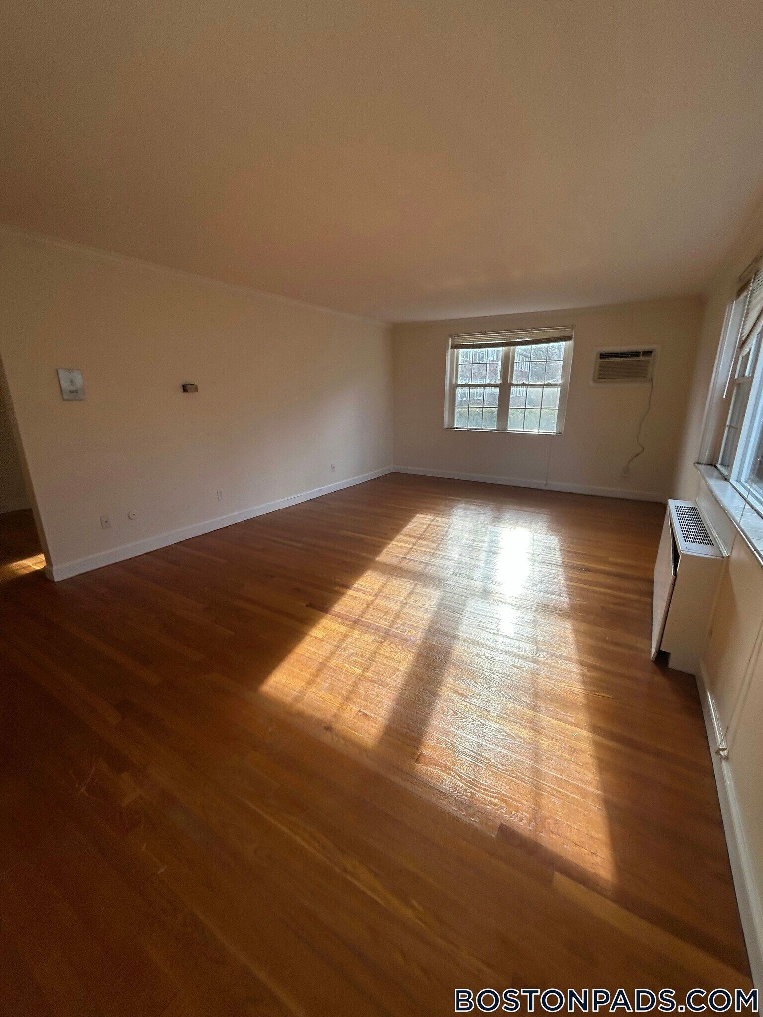 Building Photo - 7 Captain Parker Arms