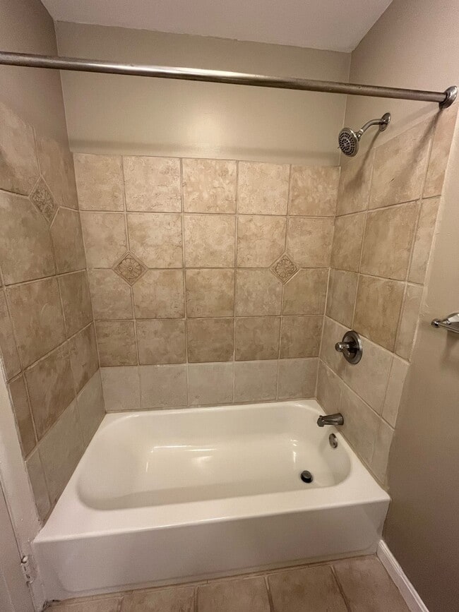 Building Photo - 6814 Thomas Blvd