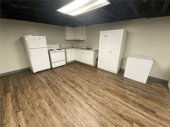 Building Photo - 1706 S Sterling Ave