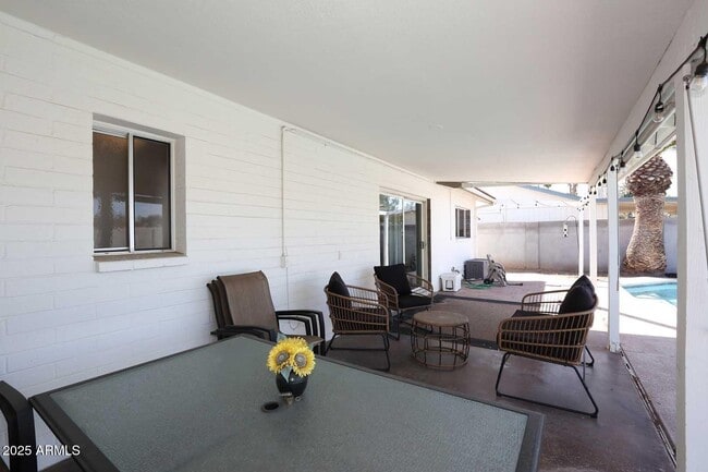 Building Photo - 2634 S Cottonwood Dr