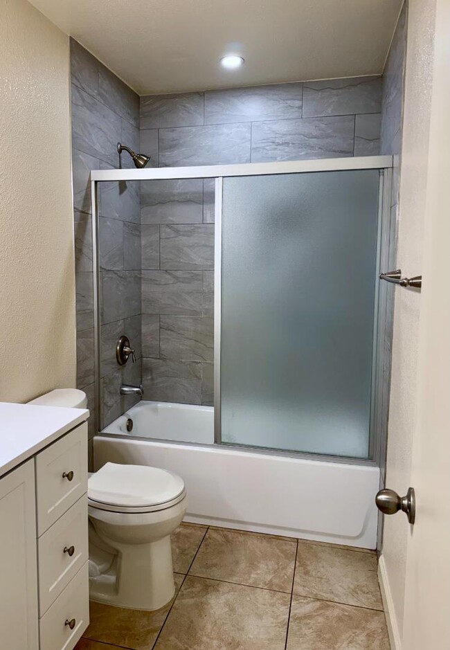 Building Photo - 24832 Walnut St