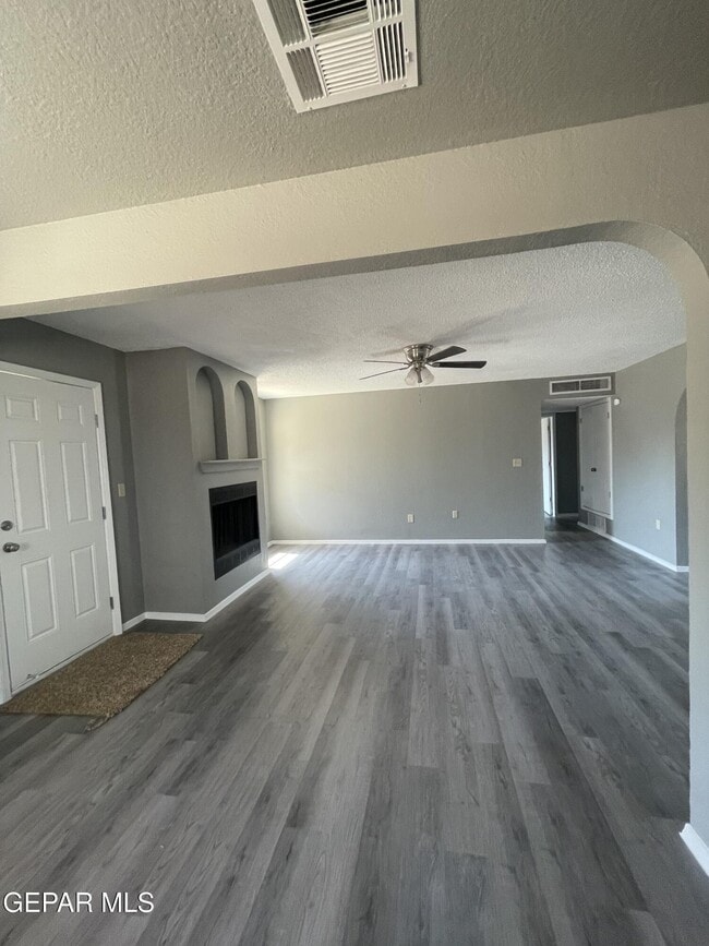 Building Photo - 1716 Dean Martin Dr