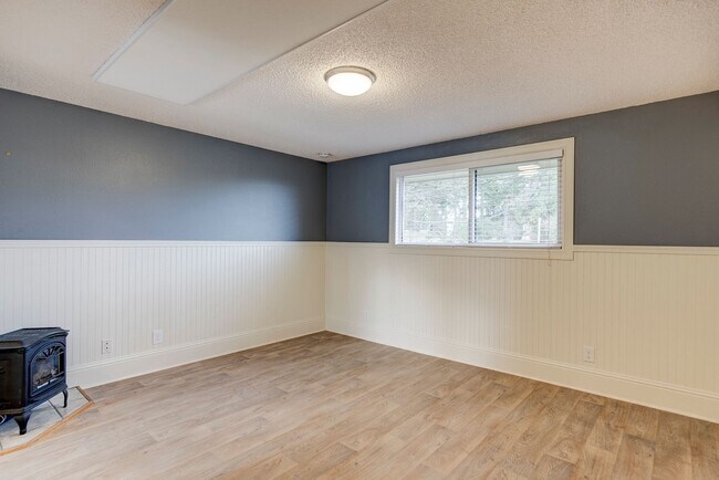 Building Photo - Charming Upper-Level Home with Water View – Walk to Downtown Coupeville