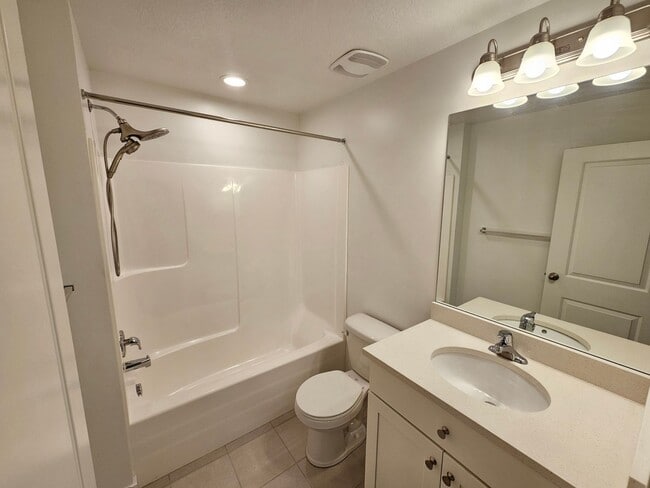 Building Photo - Amazing 4 Bed, 3.5 Daybreak Home with Office