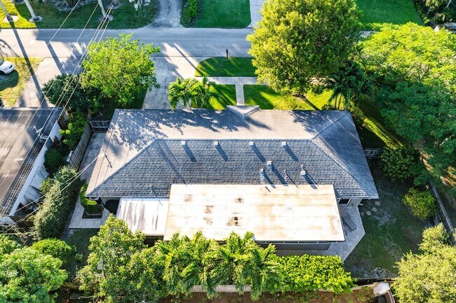 Building Photo - 770 NW 3rd Ave