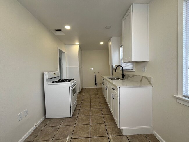 Building Photo - Cozy Upland Cottage 1bed + 1bath in a quiet neighborhood -  Available now