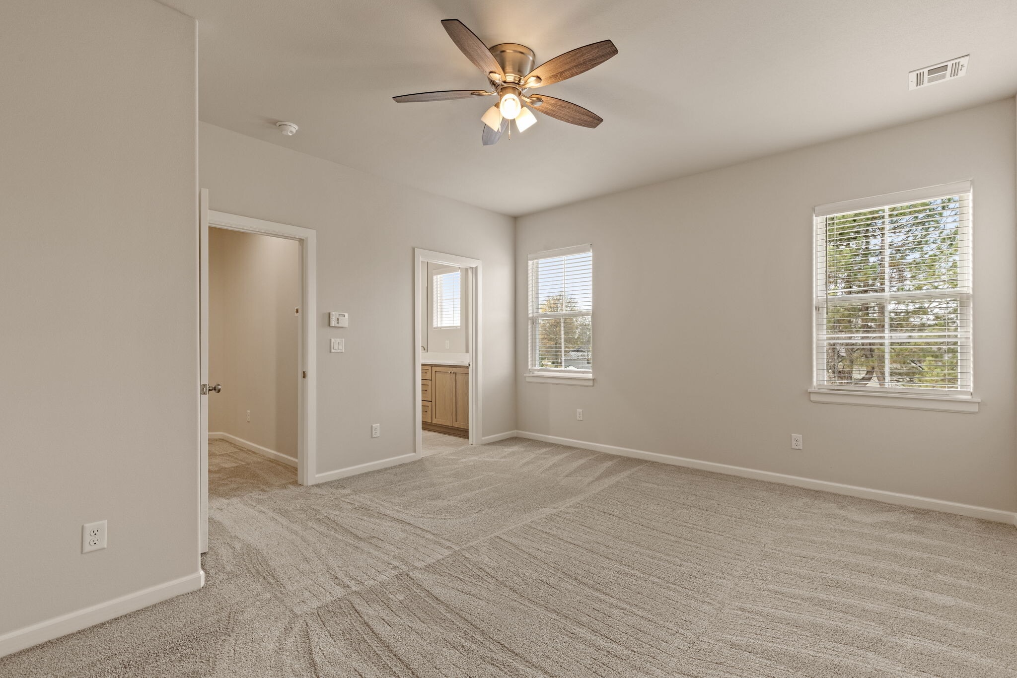 Building Photo - 319 W Commercial St