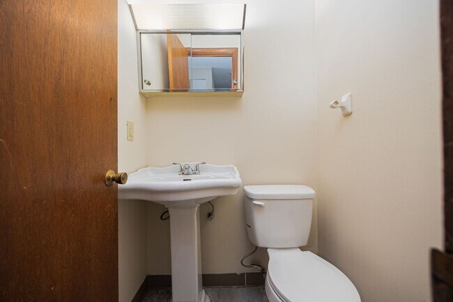 Building Photo - 3399 Beachworth Dr
