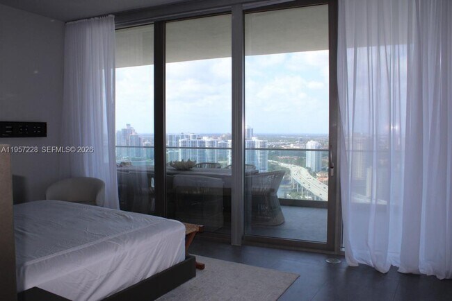 Building Photo - 18975 Collins Ave