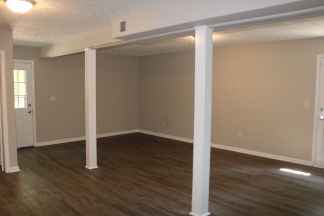 Building Photo - 257 Omega Dr