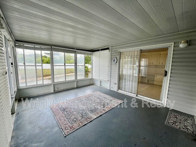 Building Photo - 10614 Hayden Ave