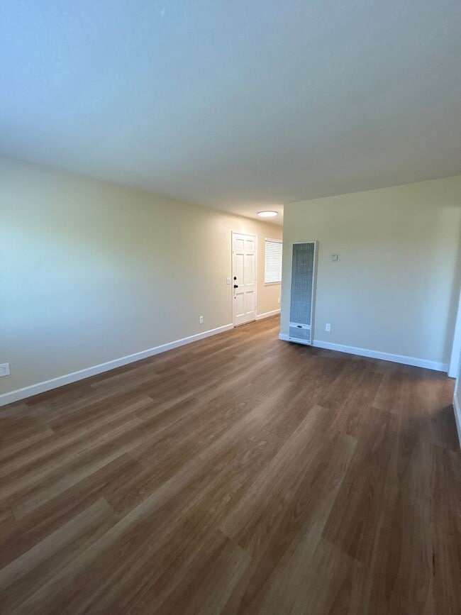 Building Photo - 271 W Alvin Dr