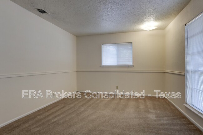 Building Photo - 641 Richfield Dr