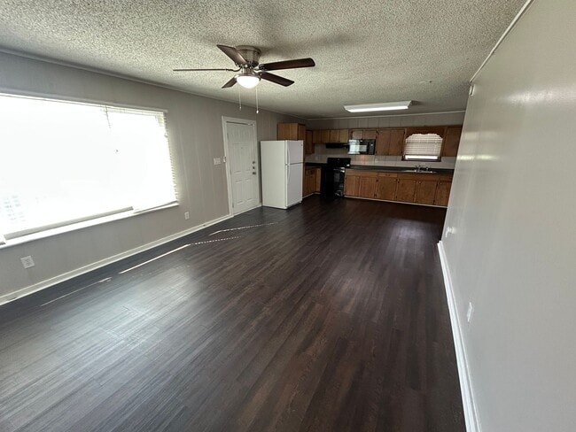 Building Photo - 1/1 Duplex / Fridge, Washer & Dryer Included  / Large Front Deck / Small Fenced in Side Yard/ NBISD