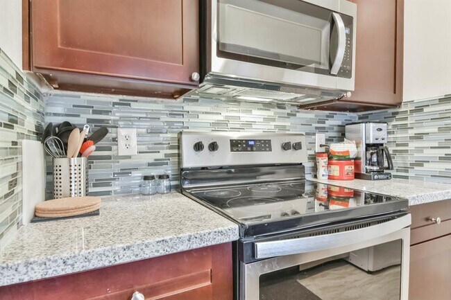 Building Photo - 1811 Stoney Brook Dr