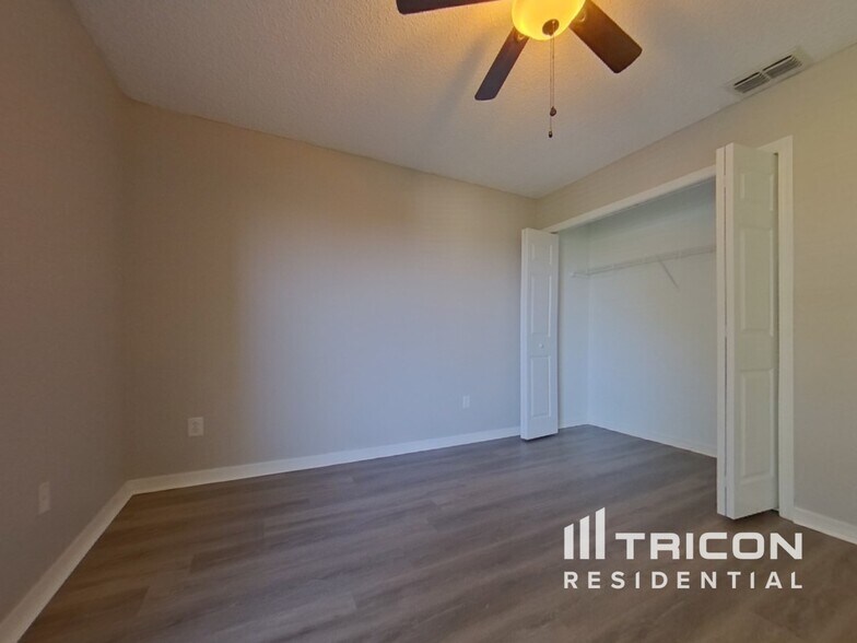 Building Photo - 2046 Knollcrest Dr