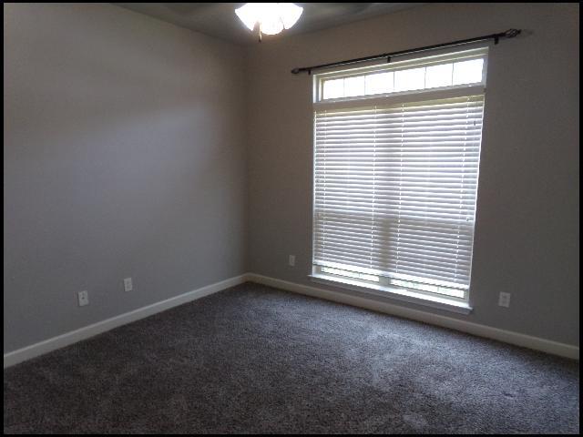 Building Photo - 37 Woodridge Dr