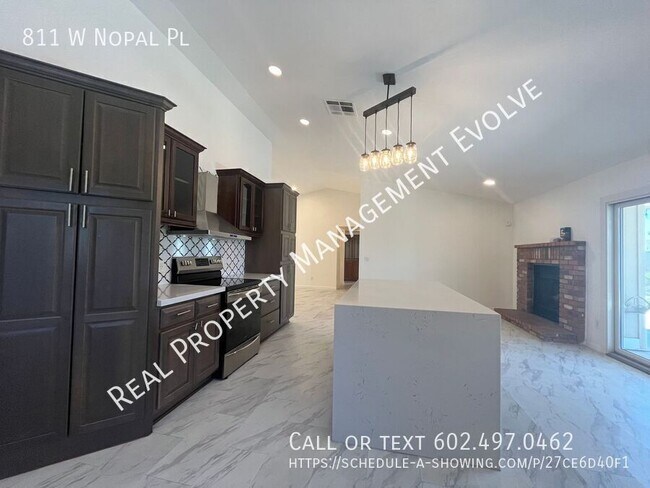 Building Photo - 811 W Nopal Pl