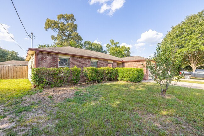 Building Photo - 16381 Many Trees Ln