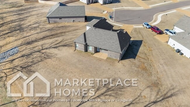 Building Photo - 1802 Millers Cv