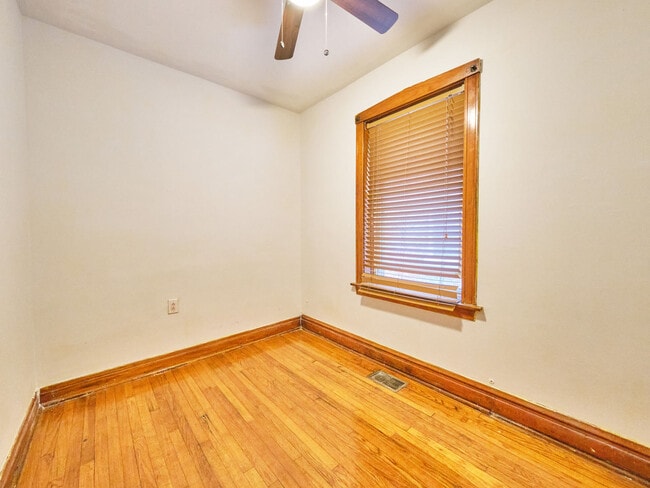 Building Photo - 3016 W 41st St